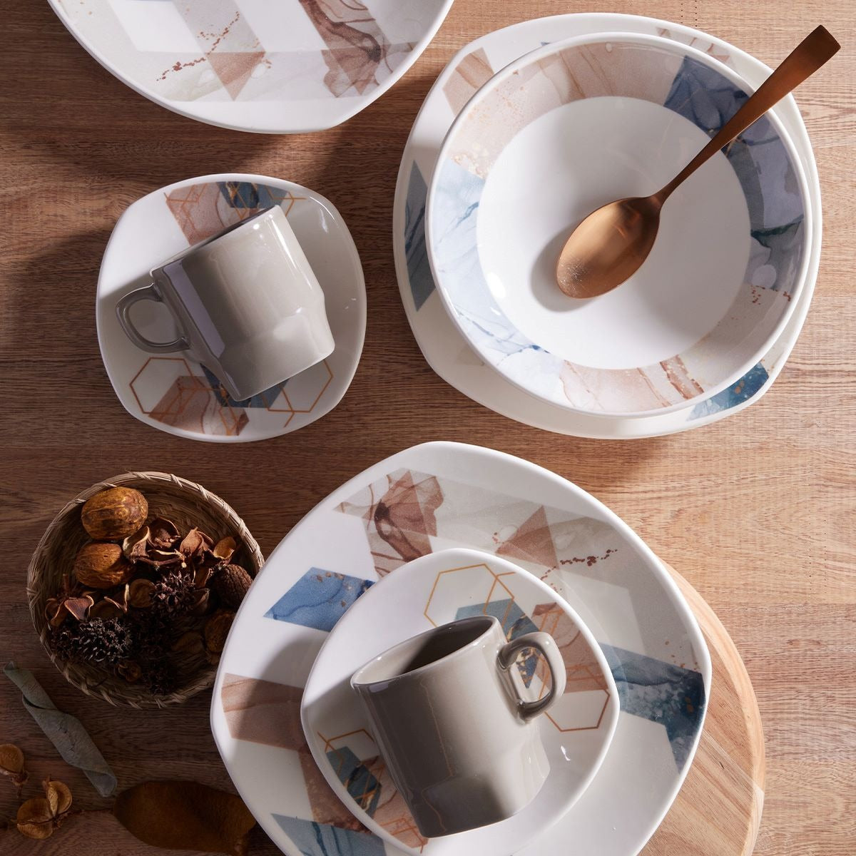 Vajilla CORONA LOIS 4 Puestos 16 Piezas